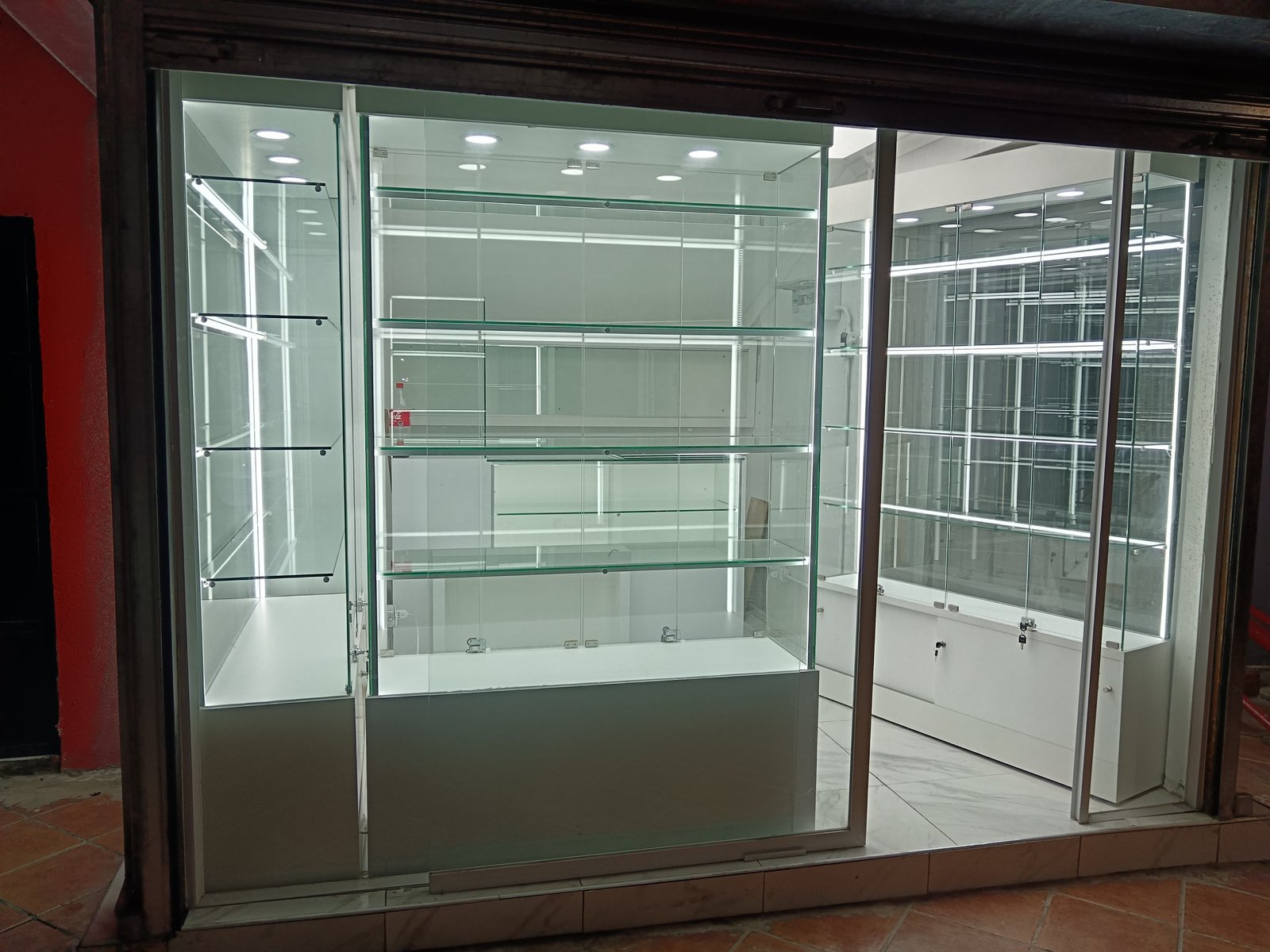 Proyecto de mobiliario comercial